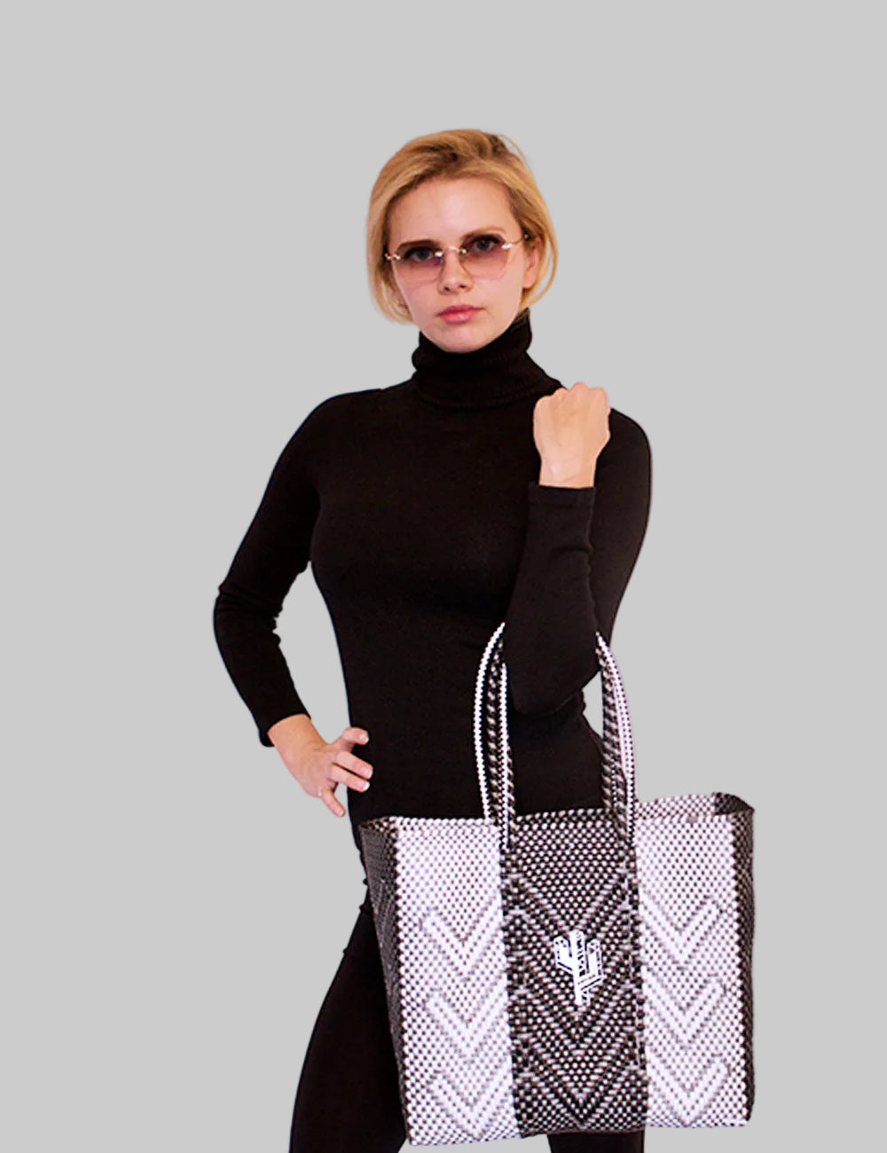 Rosita Blue - Veracruz_Silver-White-Black_Medium_Tote
