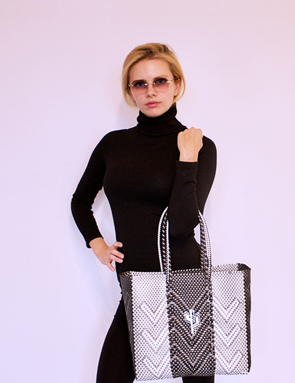 Veracruz Silver-White-Black Medium Tote