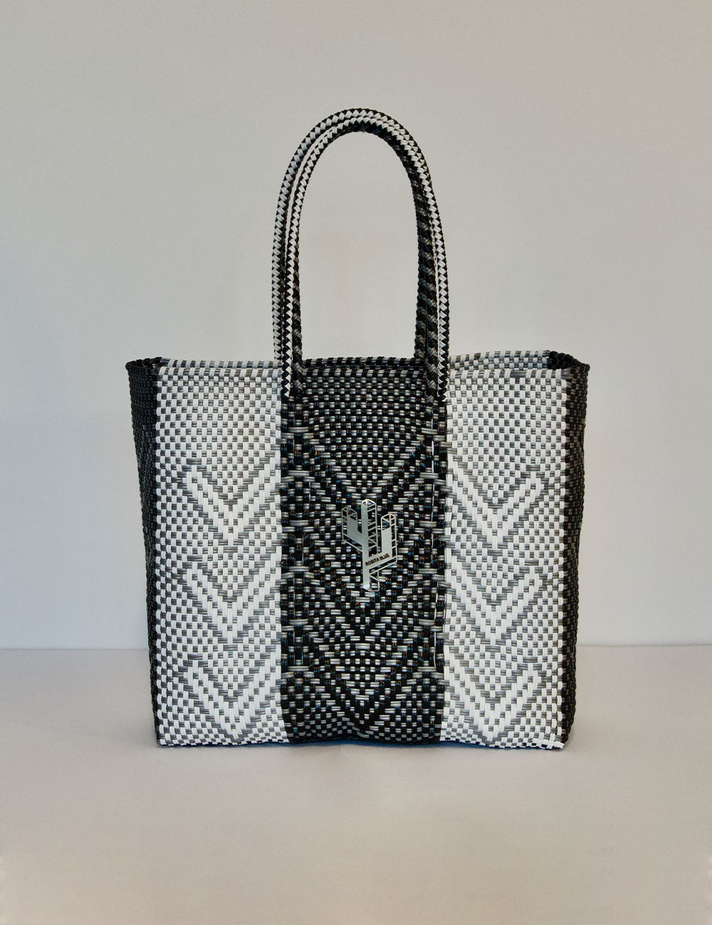 Veracruz Silver-White-Black Medium Tote