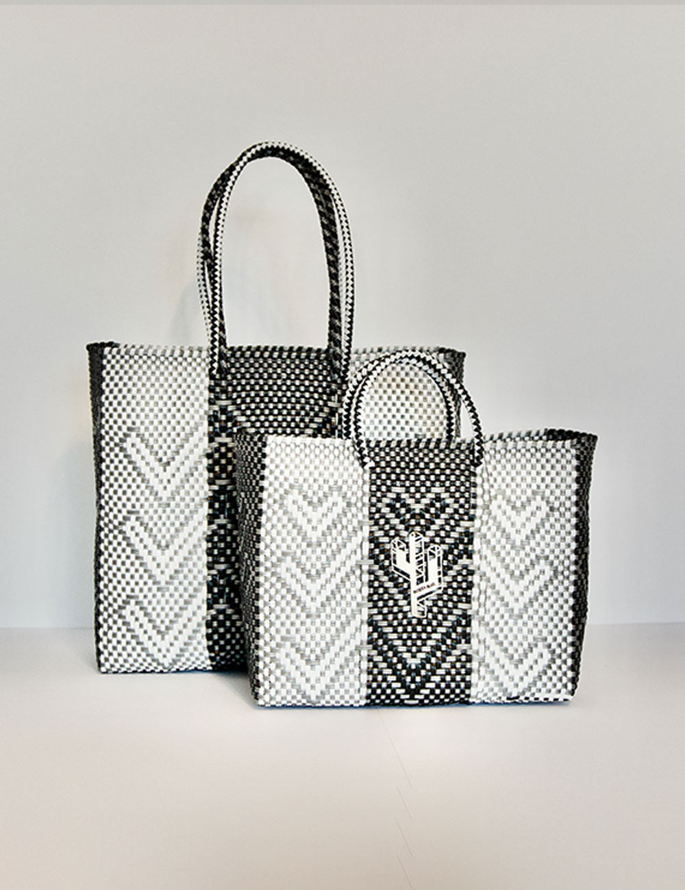 Veracruz Silver-White-Black Medium Tote